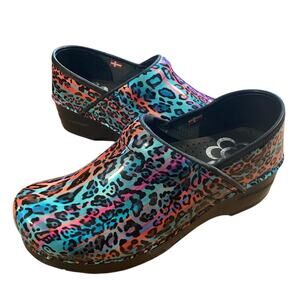 Sanita Professional Womens Work Clogs EUR 38/ US 7.5/8 Multicolor Animal Print